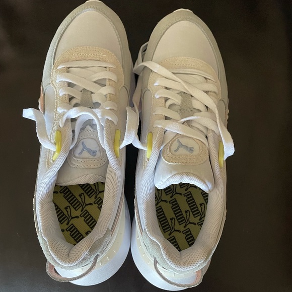 Puma Women Sneakers - Picture 2 of 7